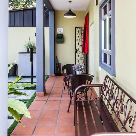 Explore 5Br Gardenhouse Retreats 버터워스 외부 사진